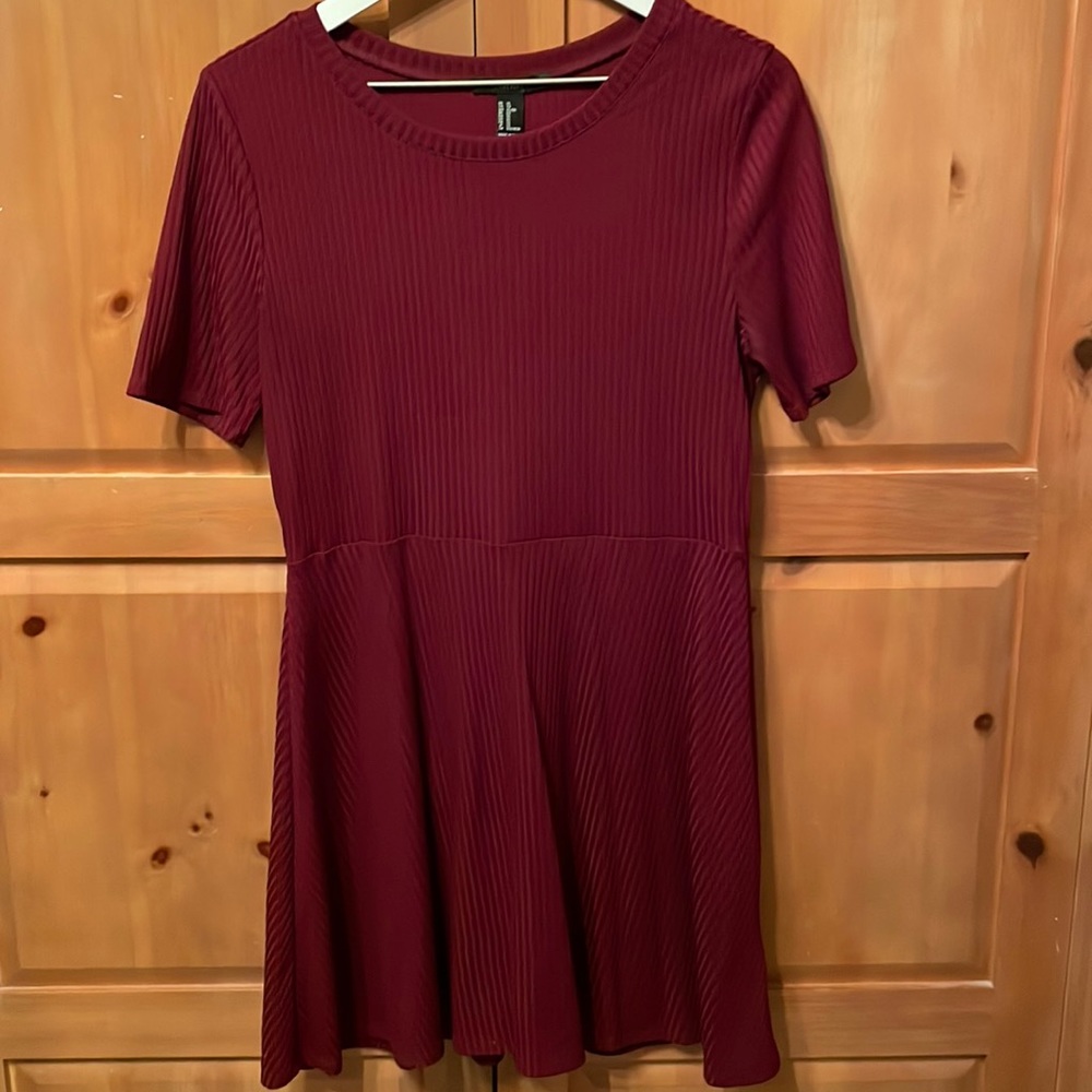 Maroon short sleeve ribbed dress